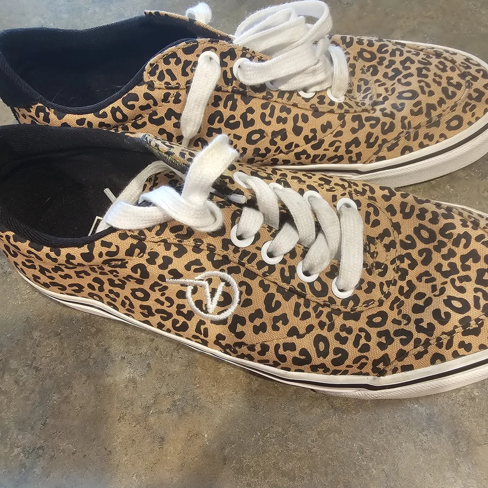 Vans Leopard Print Women's Shoes - Picture 2 of 6